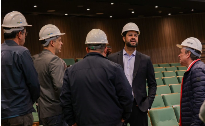  Sala Glória Rocha ganha cadeiras