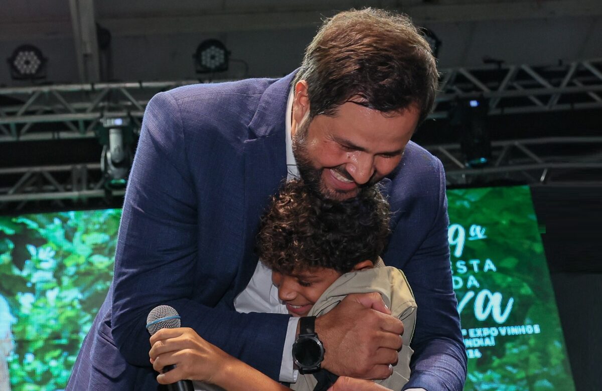 Uva, agricultores, crianças… festança