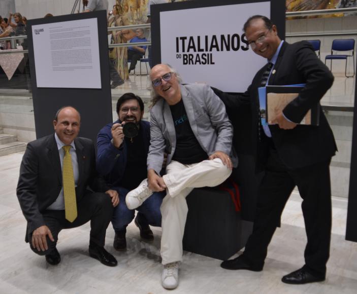 Olhar daqui na 'exposição italiana'