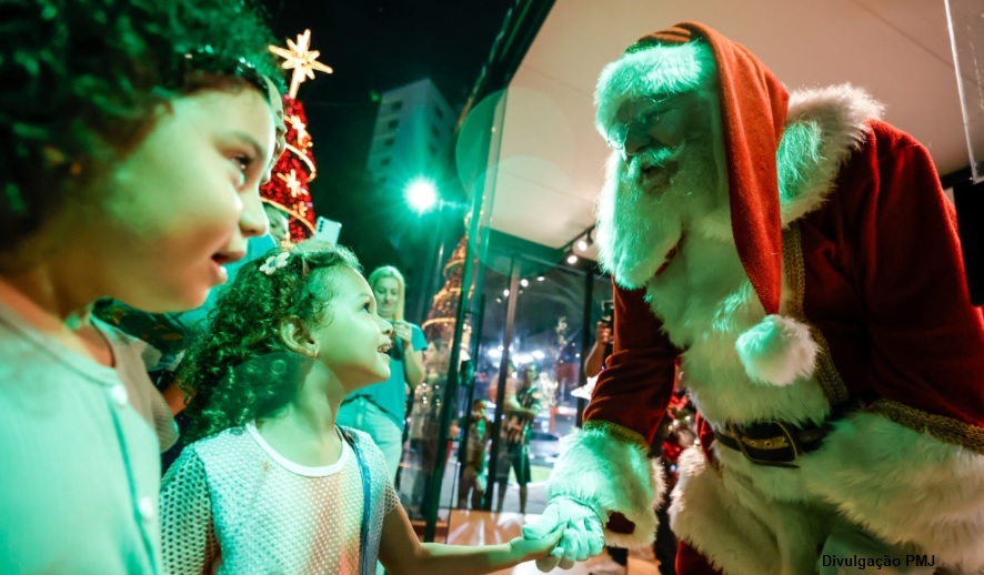 É tempo de Natal no Centro, viva o Papai Noel