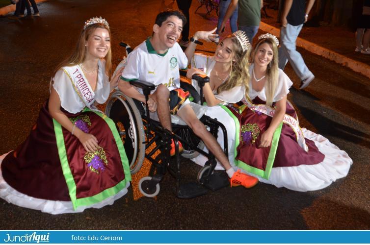  Rainha e princesas nunca foram tão parecidas