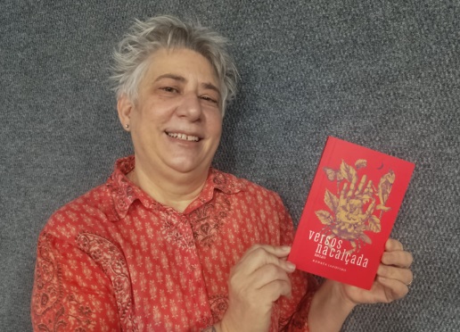 “Versos na calçada” é o novo livro de Renata Iacovino