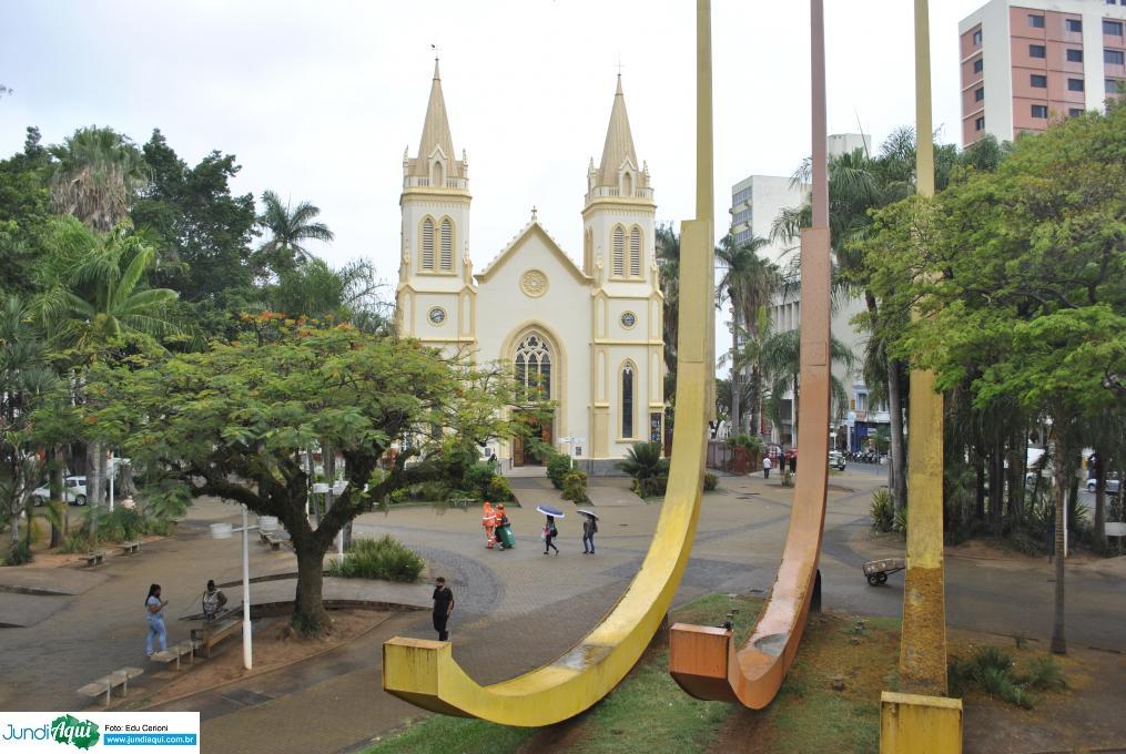 Escultura polêmica deixa o Centro