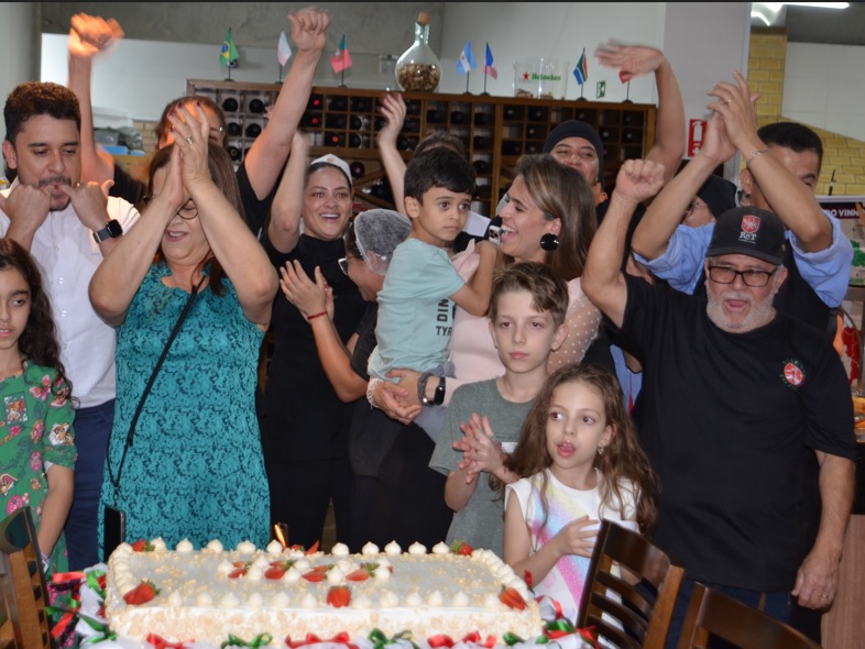 Vesúvio festeja aniversário com aniversários
