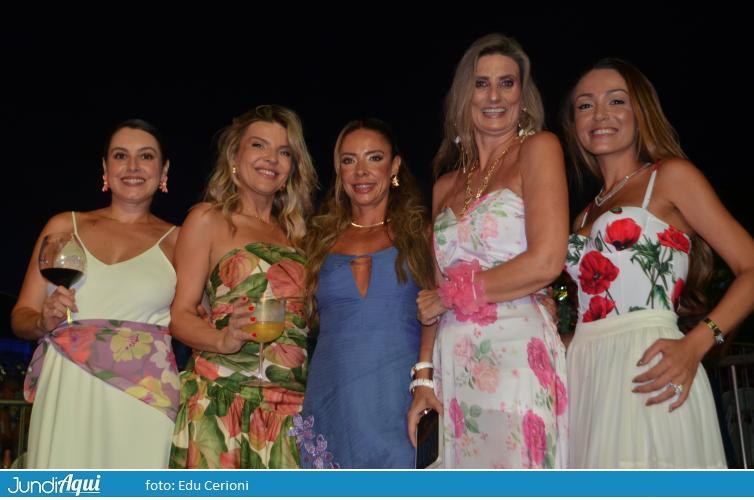 Baile do Havaí vem em 400 fotos