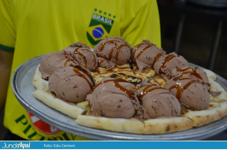 Vesúvio: telões, pizzas e chope em dobro